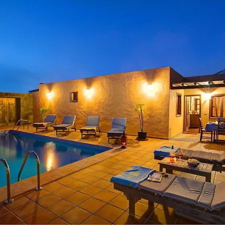 Sleeps 6 Pool Wifi Willa