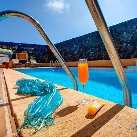 Sleeps 6 Pool Wifi Willa