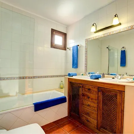 Sleeps 6 Pool Wifi Willa Tinajo
