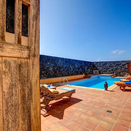 Sleeps 6 Pool Wifi Willa *